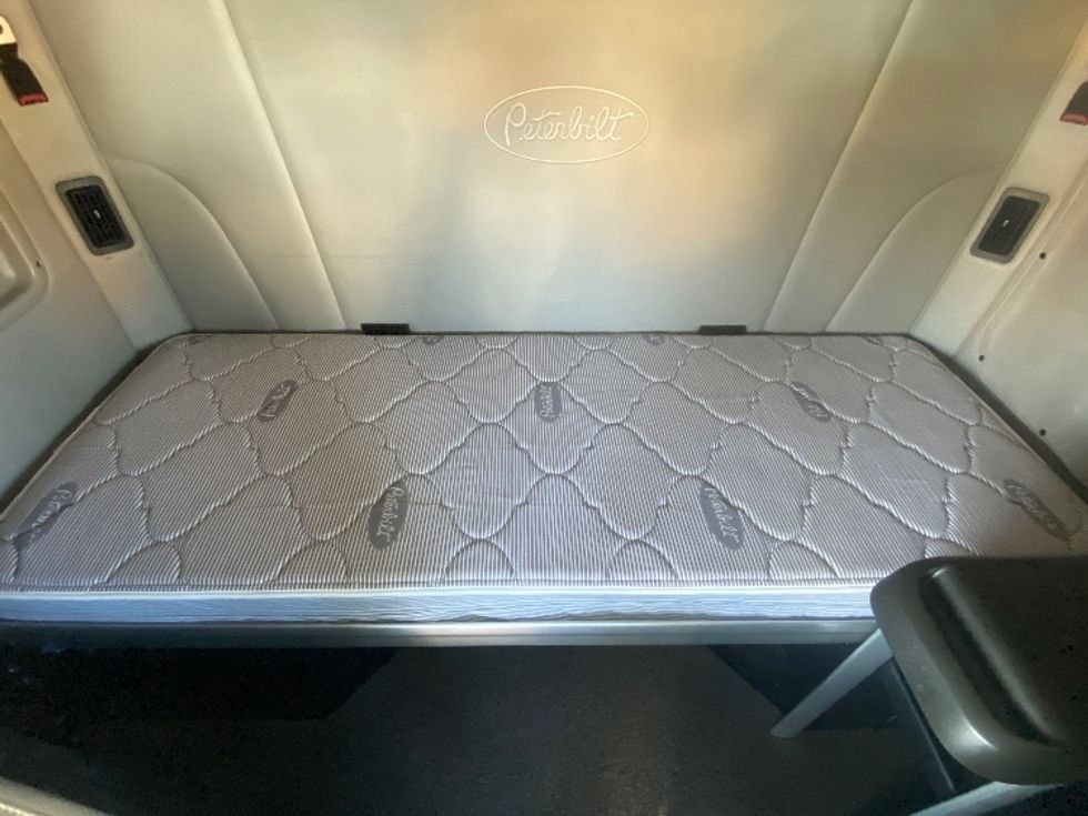 Sleeper Tractor-Heavy Duty Tractors-Peterbilt-2020-579-Jessup-MD-245,602\n\t\tmiles-$ 65,000 - Image 17