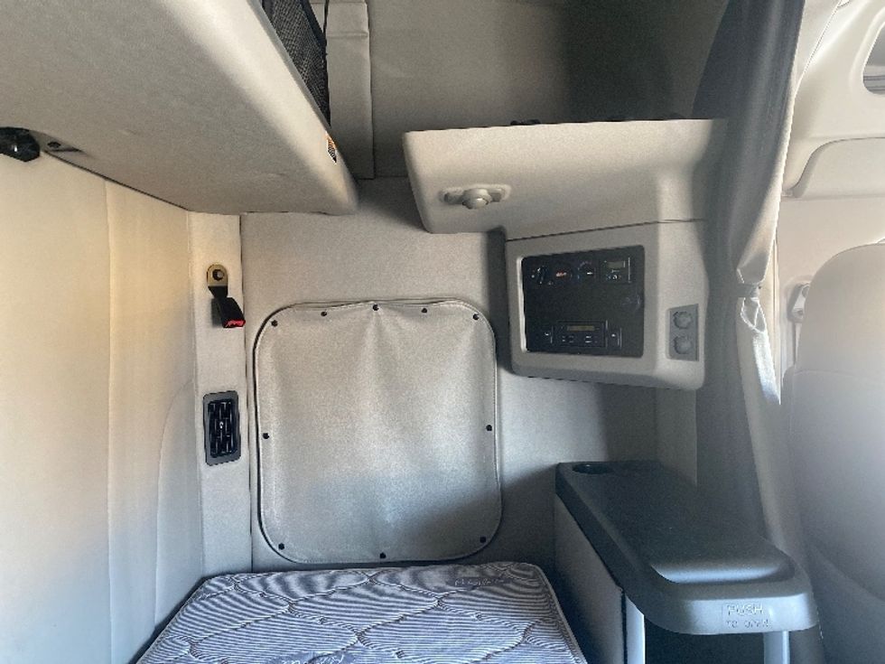 Sleeper Tractor-Heavy Duty Tractors-Peterbilt-2020-579-Jessup-MD-245,602\n\t\tmiles-$ 65,000 - Image 18