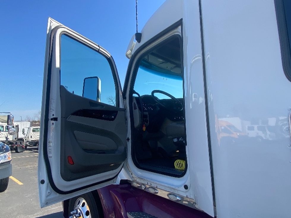 Sleeper Tractor-Heavy Duty Tractors-Peterbilt-2020-579-Jessup-MD-245,602\n\t\tmiles-$ 65,000 - Image 9