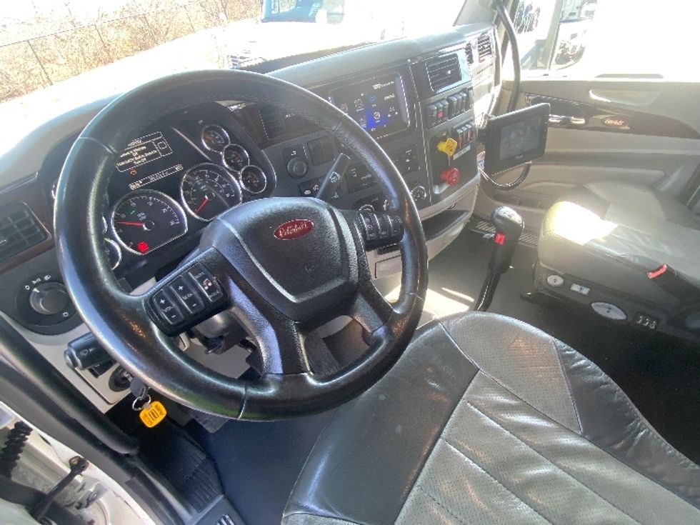 Sleeper Tractor-Heavy Duty Tractors-Peterbilt-2020-579-Jessup-MD-247,400\n\t\tmiles-$ 71,250 - Image 10