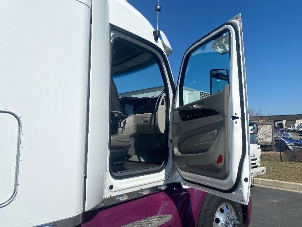 Sleeper Tractor-Heavy Duty Tractors-Peterbilt-2020-579-Jessup-MD-247,400\n\t\tmiles-$ 71,250 - Image 13