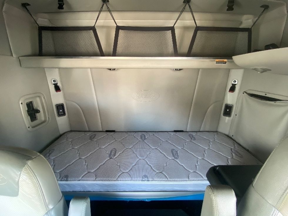 Sleeper Tractor-Heavy Duty Tractors-Peterbilt-2020-579-Jessup-MD-247,400\n\t\tmiles-$ 71,250 - Image 16