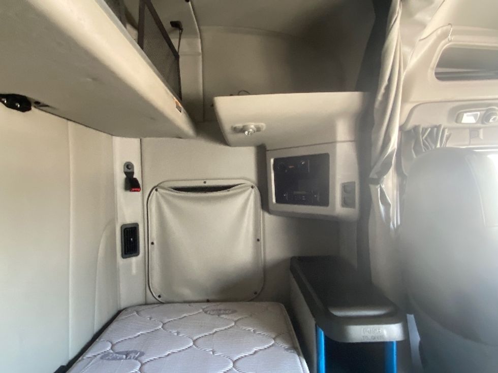 Sleeper Tractor-Heavy Duty Tractors-Peterbilt-2020-579-Jessup-MD-247,400\n\t\tmiles-$ 71,250 - Image 18