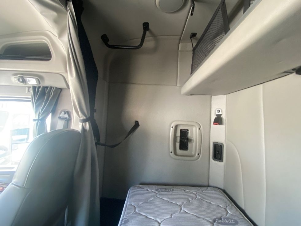 Sleeper Tractor-Heavy Duty Tractors-Peterbilt-2020-579-Jessup-MD-247,400\n\t\tmiles-$ 71,250 - Image 19