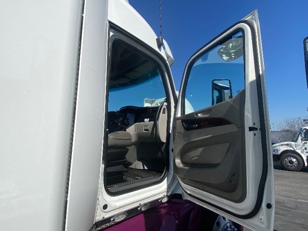 Sleeper Tractor-Heavy Duty Tractors-Peterbilt-2020-579-Jessup-MD-252,069\n\t\tmiles-$ 64,750 - Image 13