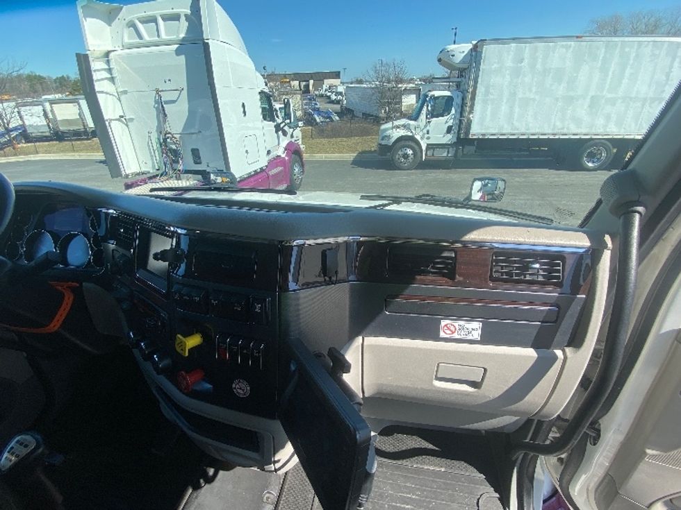 Sleeper Tractor-Heavy Duty Tractors-Peterbilt-2020-579-Jessup-MD-252,069\n\t\tmiles-$ 64,750 - Image 14