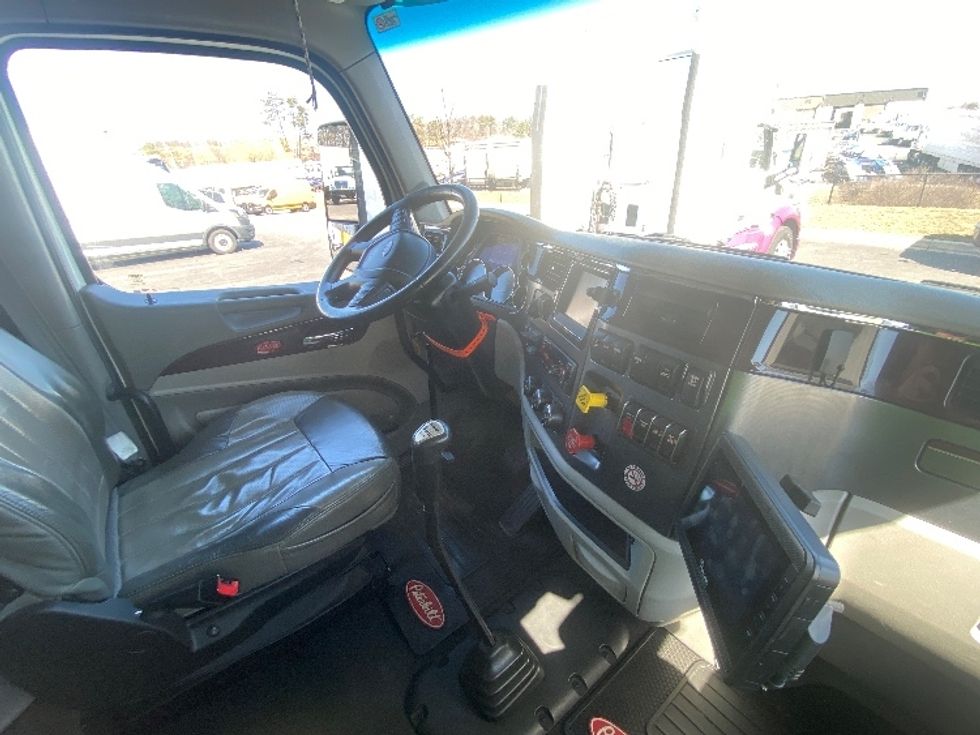 Sleeper Tractor-Heavy Duty Tractors-Peterbilt-2020-579-Jessup-MD-252,069\n\t\tmiles-$ 64,750 - Image 15