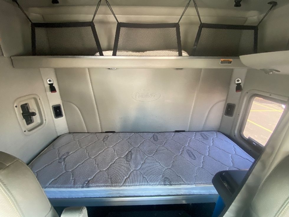 Sleeper Tractor-Heavy Duty Tractors-Peterbilt-2020-579-Jessup-MD-252,069\n\t\tmiles-$ 64,750 - Image 16