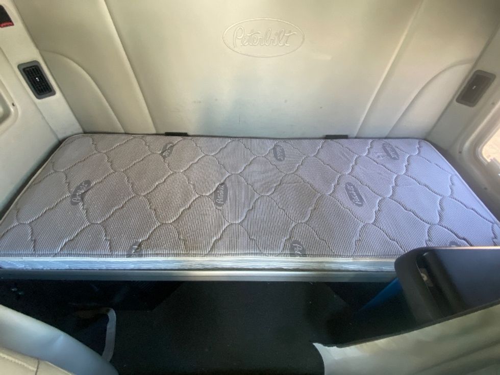 Sleeper Tractor-Heavy Duty Tractors-Peterbilt-2020-579-Jessup-MD-252,069\n\t\tmiles-$ 64,750 - Image 17