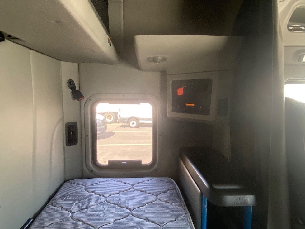 Sleeper Tractor-Heavy Duty Tractors-Peterbilt-2020-579-Jessup-MD-252,069\n\t\tmiles-$ 64,750 - Image 18