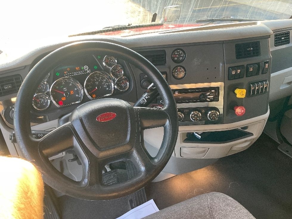 Sleeper Tractor-Heavy Duty Tractors-Peterbilt-2020-579-La Vergne-TN-421,176\n\t\tmiles-$ 61,500 - Image 11