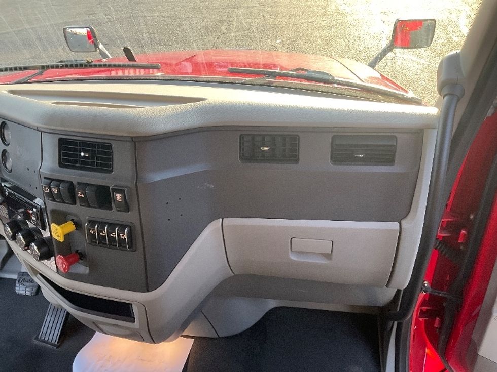 Sleeper Tractor-Heavy Duty Tractors-Peterbilt-2020-579-La Vergne-TN-421,176\n\t\tmiles-$ 61,500 - Image 14