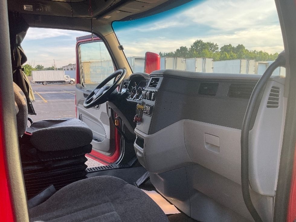 Sleeper Tractor-Heavy Duty Tractors-Peterbilt-2020-579-La Vergne-TN-421,176\n\t\tmiles-$ 61,500 - Image 15