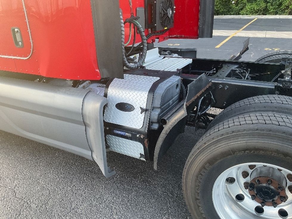 Sleeper Tractor-Heavy Duty Tractors-Peterbilt-2020-579-La Vergne-TN-421,176\n\t\tmiles-$ 61,500 - Image 22
