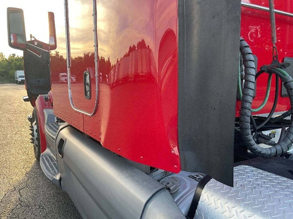 Sleeper Tractor-Heavy Duty Tractors-Peterbilt-2020-579-La Vergne-TN-421,176\n\t\tmiles-$ 61,500 - Image 25