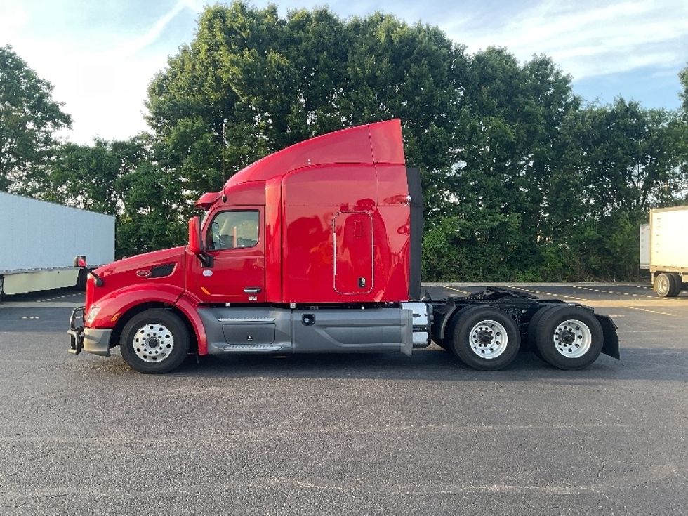 Sleeper Tractor-Heavy Duty Tractors-Peterbilt-2020-579-La Vergne-TN-421,176\n\t\tmiles-$ 61,500 - Image 4
