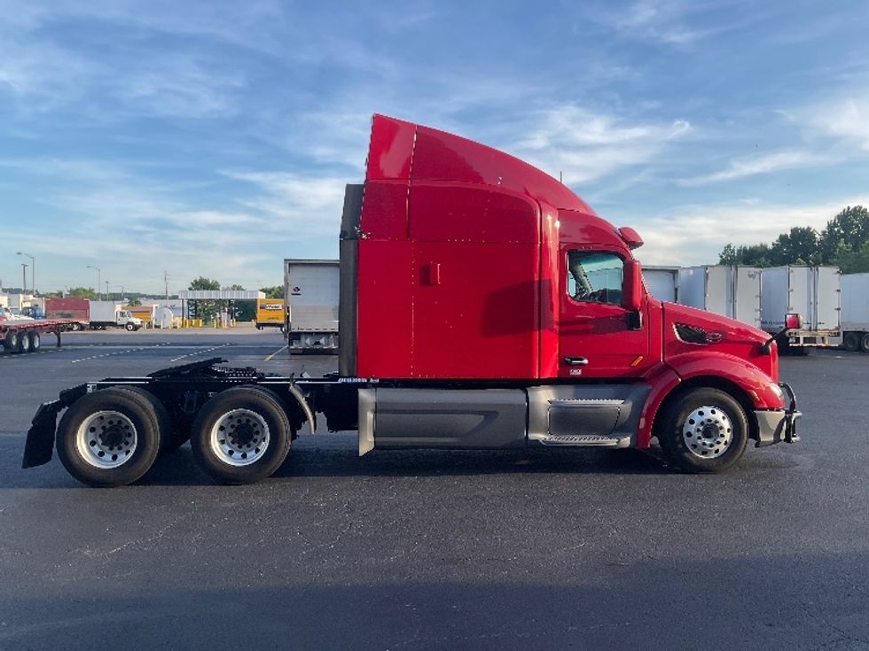Sleeper Tractor-Heavy Duty Tractors-Peterbilt-2020-579-La Vergne-TN-421,176\n\t\tmiles-$ 61,500 - Image 8