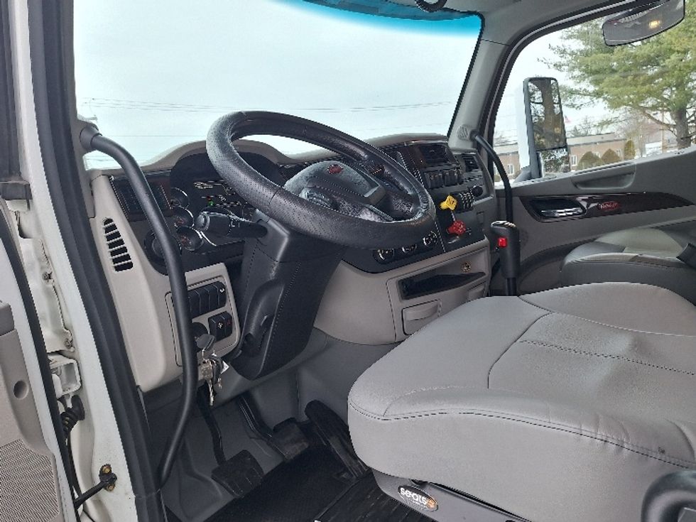 Sleeper Tractor-Heavy Duty Tractors-Peterbilt-2020-579-Londonderry-NH-157,220\n\t\tmiles-$ 79,750 - Image 10