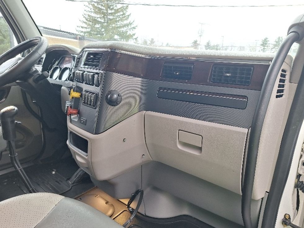 Sleeper Tractor-Heavy Duty Tractors-Peterbilt-2020-579-Londonderry-NH-157,220\n\t\tmiles-$ 79,750 - Image 14
