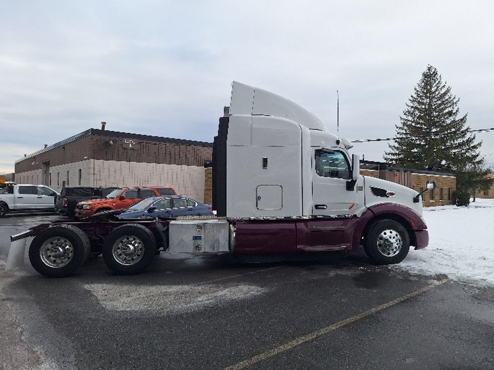 Sleeper Tractor-Heavy Duty Tractors-Peterbilt-2020-579-Londonderry-NH-157,220\n\t\tmiles-$ 79,750 - Image 8