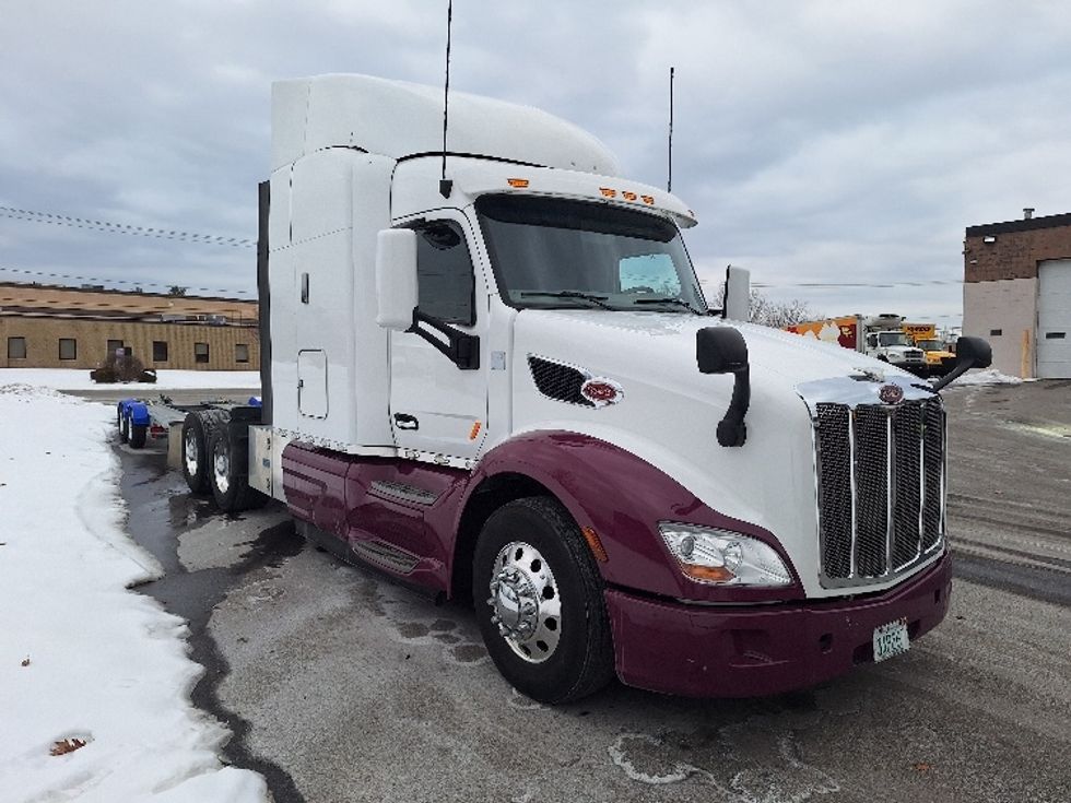 Sleeper Tractor-Heavy Duty Tractors-Peterbilt-2020-579-Londonderry-NH-195,419\n\t\tmiles-$ 77,000 - Image 1