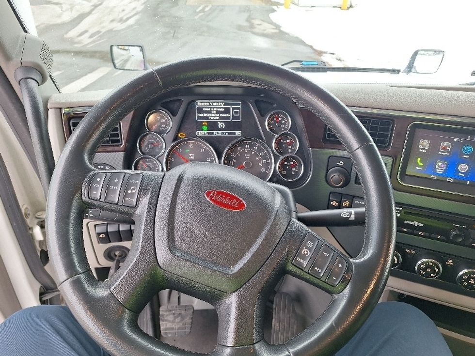 Sleeper Tractor-Heavy Duty Tractors-Peterbilt-2020-579-Londonderry-NH-195,419\n\t\tmiles-$ 77,000 - Image 11