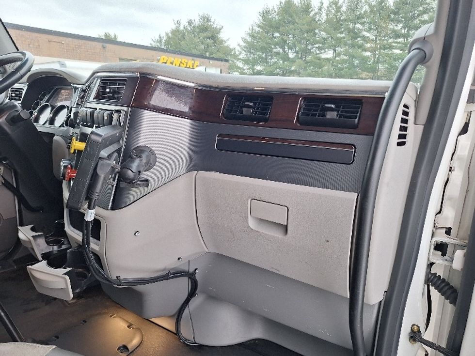 Sleeper Tractor-Heavy Duty Tractors-Peterbilt-2020-579-Londonderry-NH-195,419\n\t\tmiles-$ 77,000 - Image 14