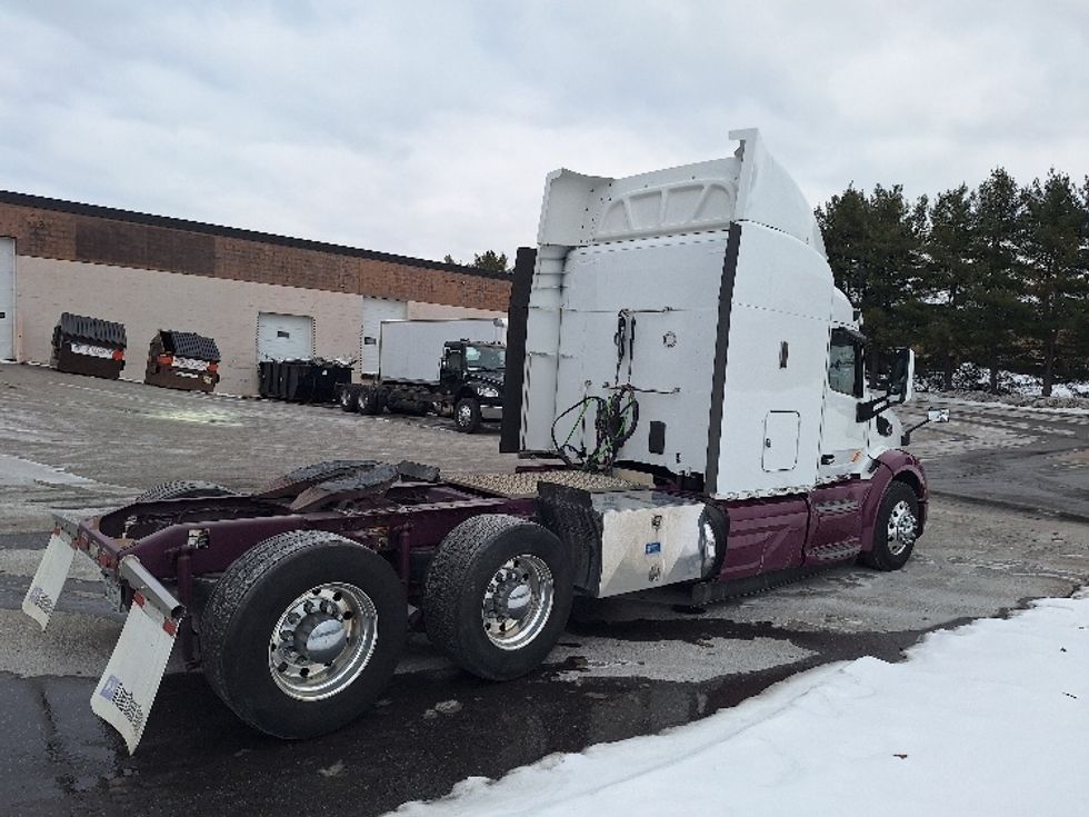 Sleeper Tractor-Heavy Duty Tractors-Peterbilt-2020-579-Londonderry-NH-195,419\n\t\tmiles-$ 77,000 - Image 7
