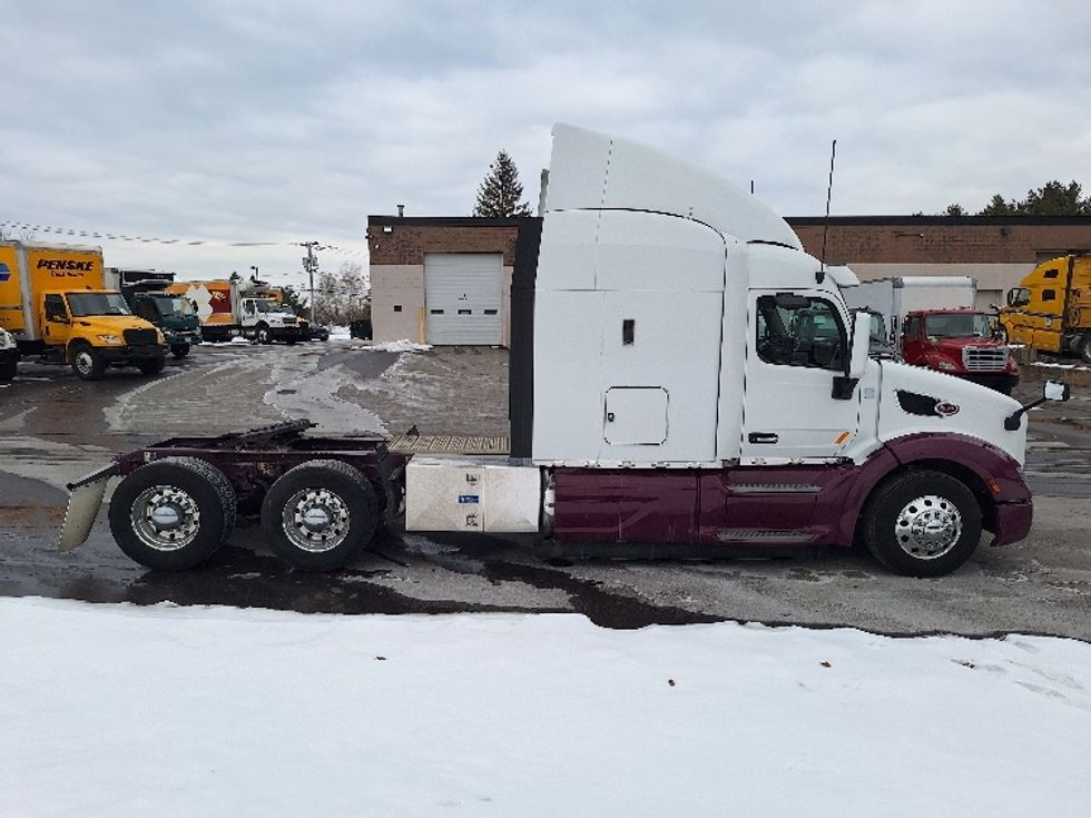 Sleeper Tractor-Heavy Duty Tractors-Peterbilt-2020-579-Londonderry-NH-195,419\n\t\tmiles-$ 77,000 - Image 8