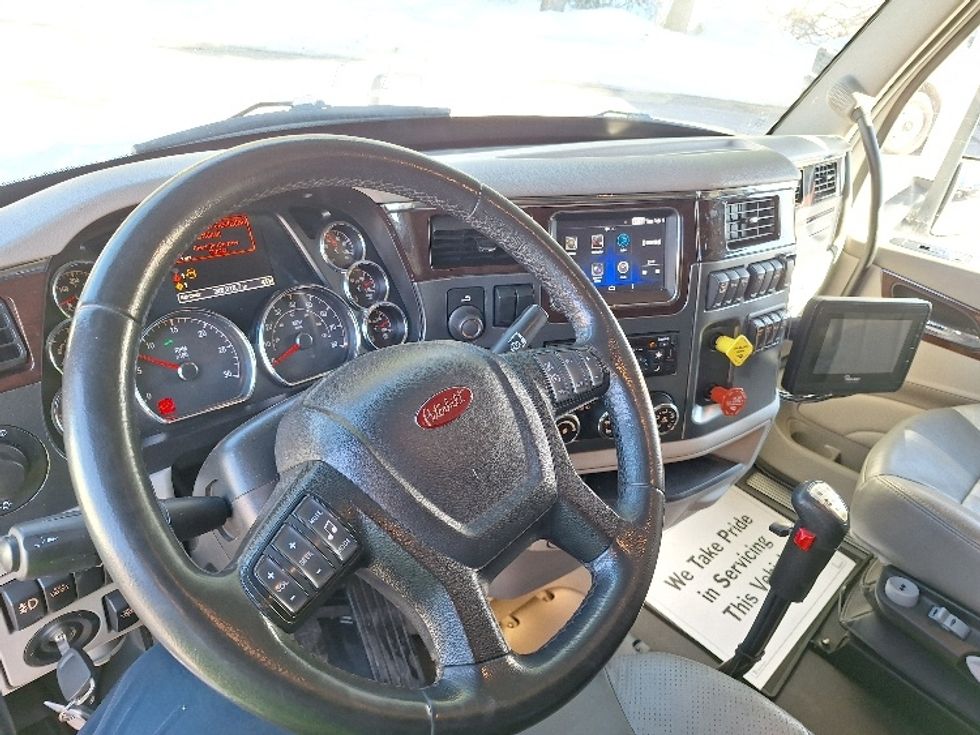 Sleeper Tractor-Heavy Duty Tractors-Peterbilt-2020-579-Londonderry-NH-248,018\n\t\tmiles-$ 71,250 - Image 11