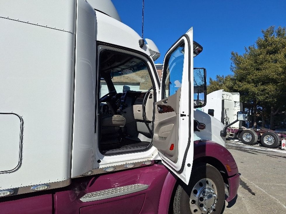 Sleeper Tractor-Heavy Duty Tractors-Peterbilt-2020-579-Londonderry-NH-248,018\n\t\tmiles-$ 71,250 - Image 13
