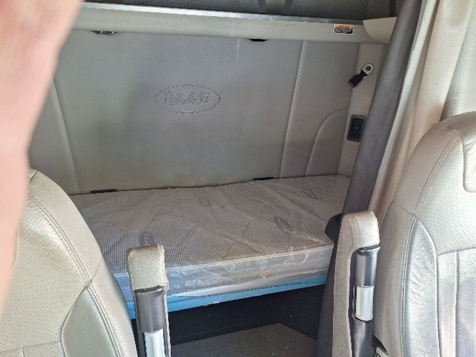 Sleeper Tractor-Heavy Duty Tractors-Peterbilt-2020-579-Londonderry-NH-248,018\n\t\tmiles-$ 71,250 - Image 16