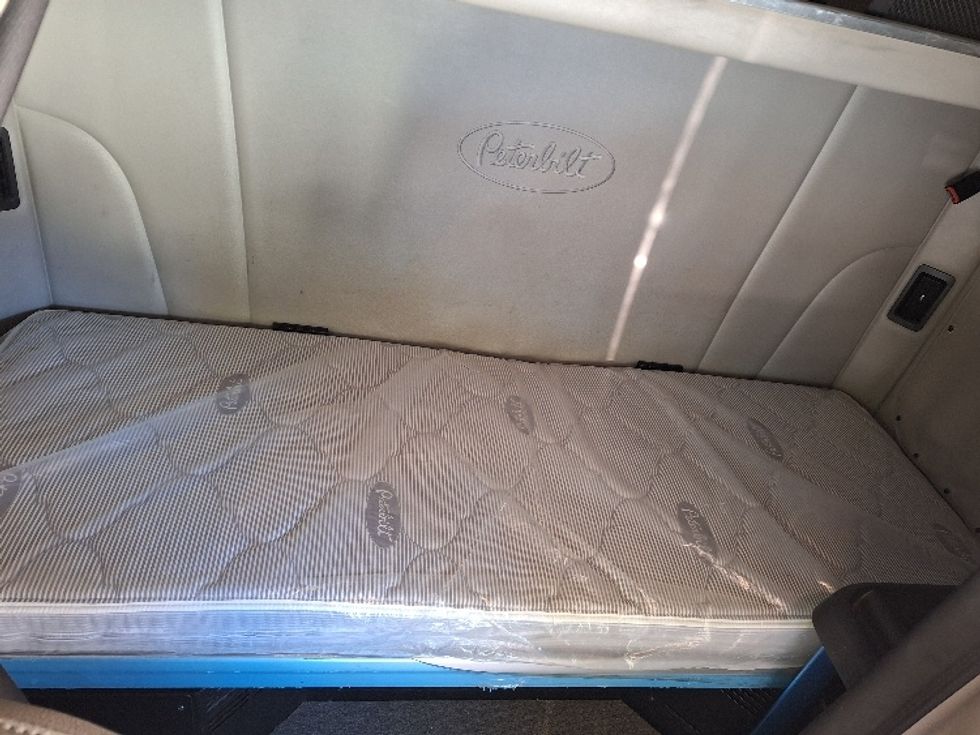 Sleeper Tractor-Heavy Duty Tractors-Peterbilt-2020-579-Londonderry-NH-248,018\n\t\tmiles-$ 71,250 - Image 17