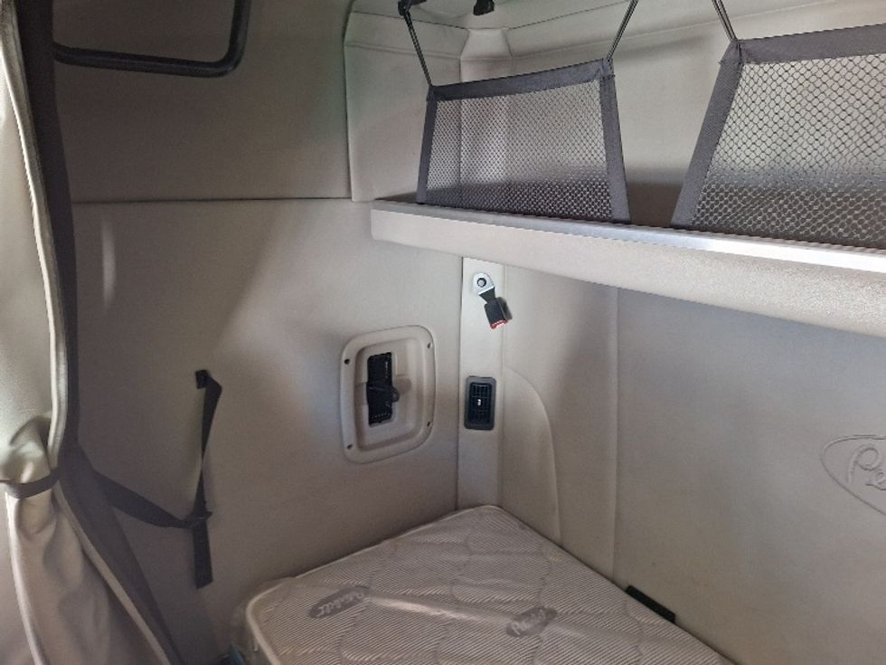 Sleeper Tractor-Heavy Duty Tractors-Peterbilt-2020-579-Londonderry-NH-248,018\n\t\tmiles-$ 71,250 - Image 19