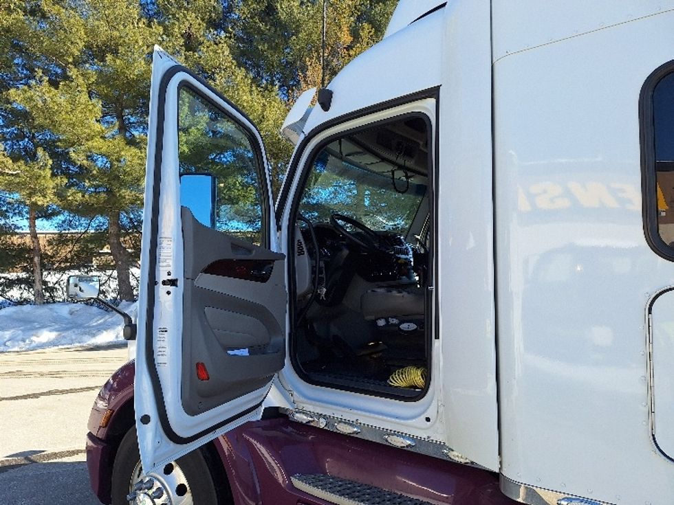 Sleeper Tractor-Heavy Duty Tractors-Peterbilt-2020-579-Londonderry-NH-248,018\n\t\tmiles-$ 71,250 - Image 9