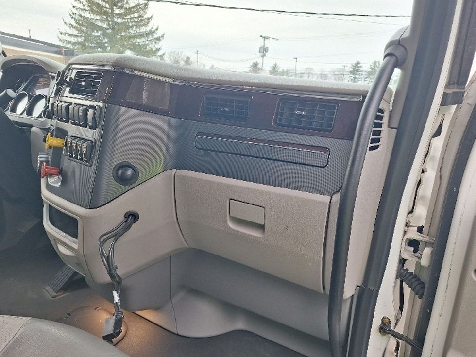 Sleeper Tractor-Heavy Duty Tractors-Peterbilt-2020-579-Londonderry-NH-261,733\n\t\tmiles-$ 67,000 - Image 14