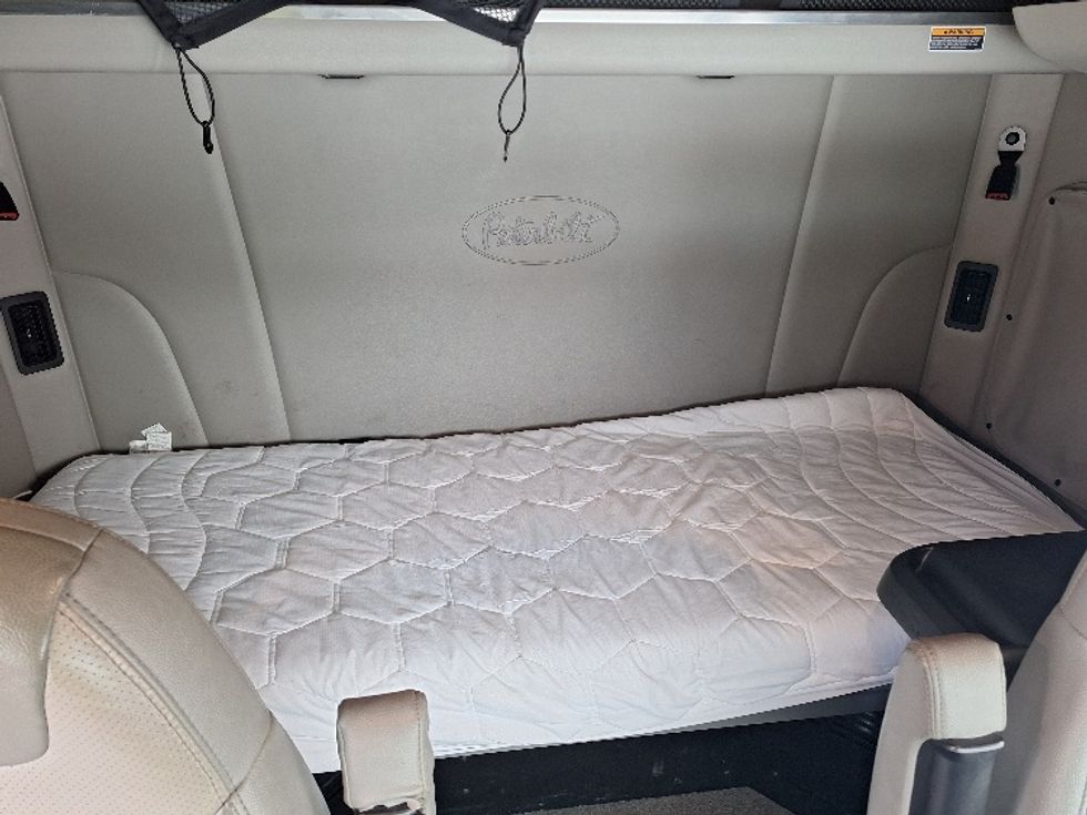 Sleeper Tractor-Heavy Duty Tractors-Peterbilt-2020-579-Londonderry-NH-261,733\n\t\tmiles-$ 67,000 - Image 16