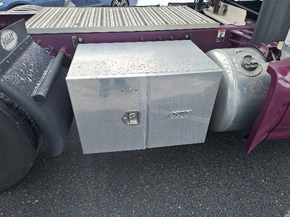 Sleeper Tractor-Heavy Duty Tractors-Peterbilt-2020-579-Londonderry-NH-261,733\n\t\tmiles-$ 67,000 - Image 22