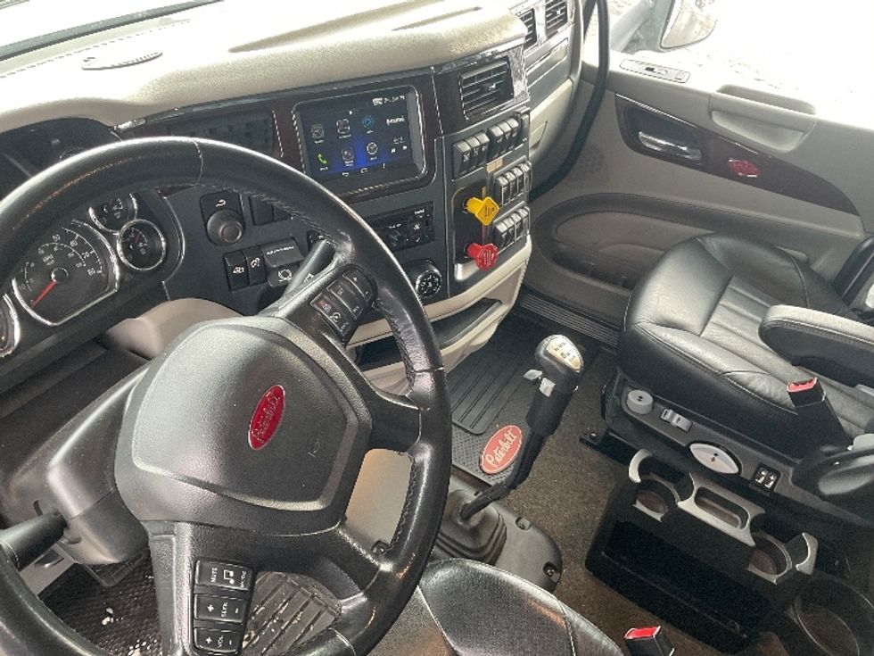 Sleeper Tractor-Heavy Duty Tractors-Peterbilt-2020-579-Mount Pleasant-PA-162,841\n\t\tmiles-$ 66,250 - Image 10