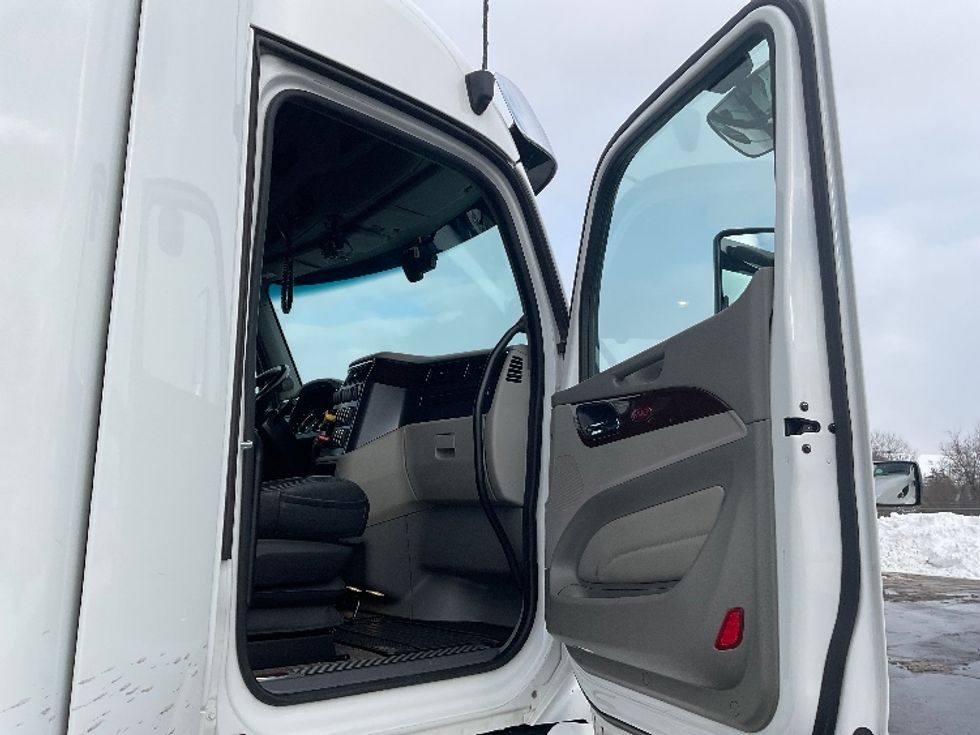 Sleeper Tractor-Heavy Duty Tractors-Peterbilt-2020-579-Mount Pleasant-PA-162,841\n\t\tmiles-$ 66,250 - Image 13