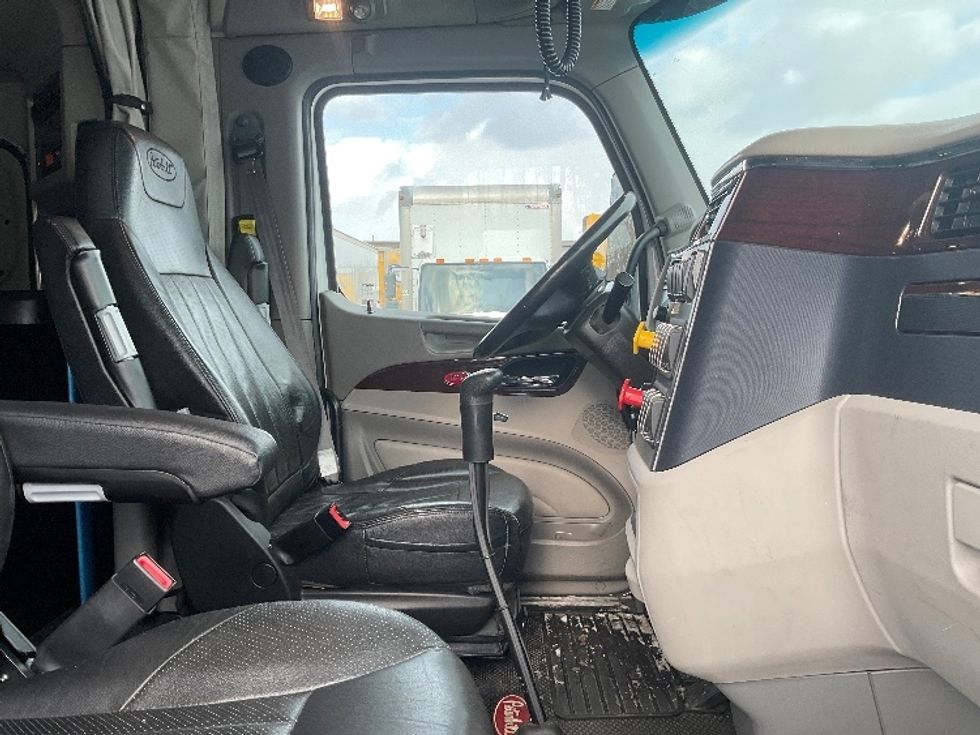 Sleeper Tractor-Heavy Duty Tractors-Peterbilt-2020-579-Mount Pleasant-PA-162,841\n\t\tmiles-$ 66,250 - Image 15