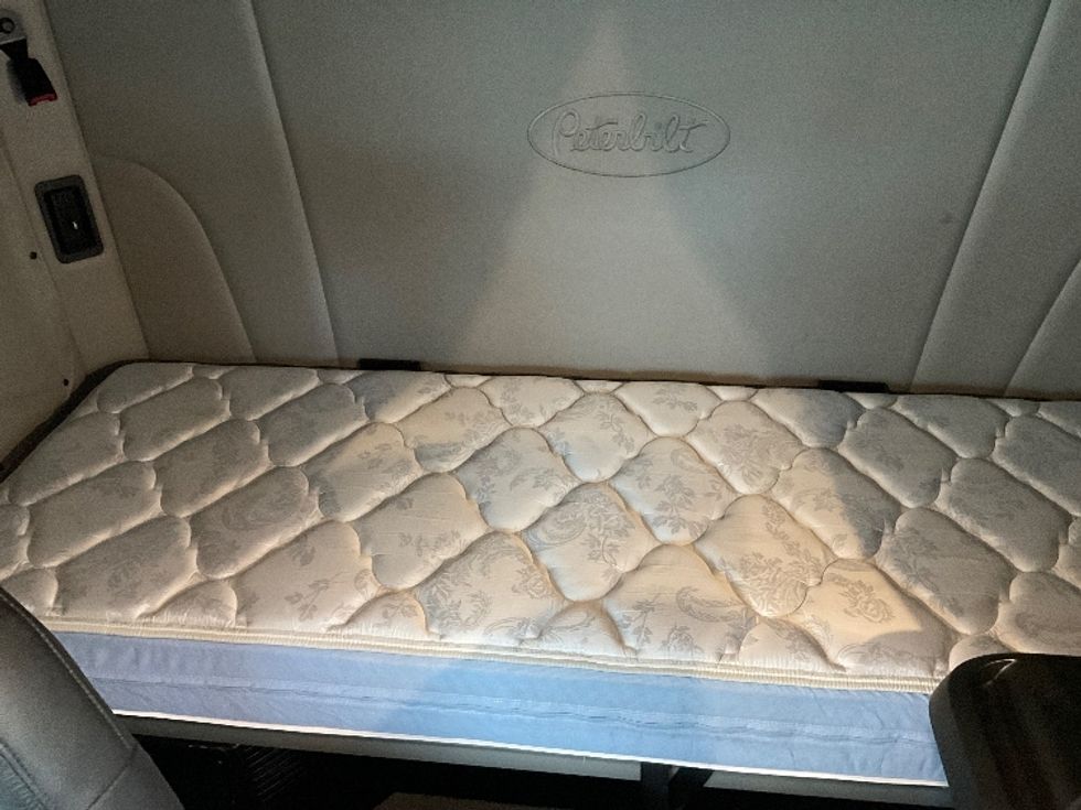 Sleeper Tractor-Heavy Duty Tractors-Peterbilt-2020-579-Mount Pleasant-PA-162,841\n\t\tmiles-$ 66,250 - Image 17