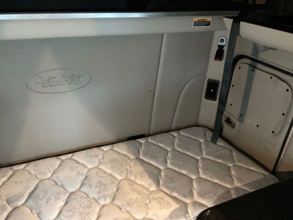 Sleeper Tractor-Heavy Duty Tractors-Peterbilt-2020-579-Mount Pleasant-PA-162,841\n\t\tmiles-$ 66,250 - Image 18