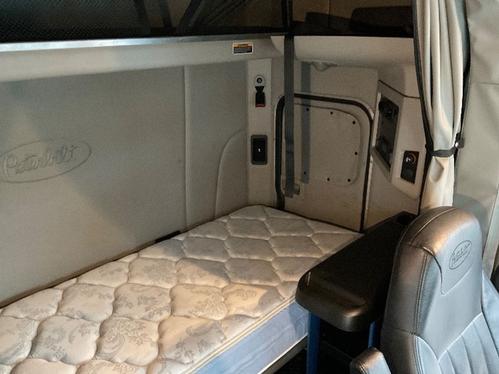 Sleeper Tractor-Heavy Duty Tractors-Peterbilt-2020-579-Mount Pleasant-PA-162,841\n\t\tmiles-$ 66,250 - Image 19