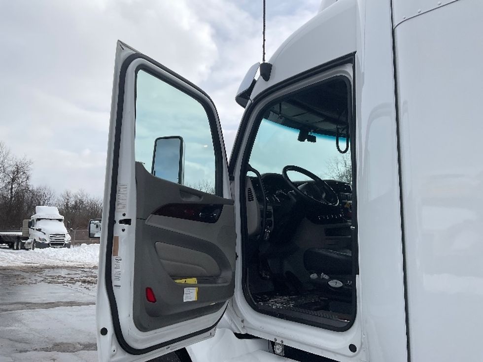 Sleeper Tractor-Heavy Duty Tractors-Peterbilt-2020-579-Mount Pleasant-PA-162,841\n\t\tmiles-$ 66,250 - Image 9