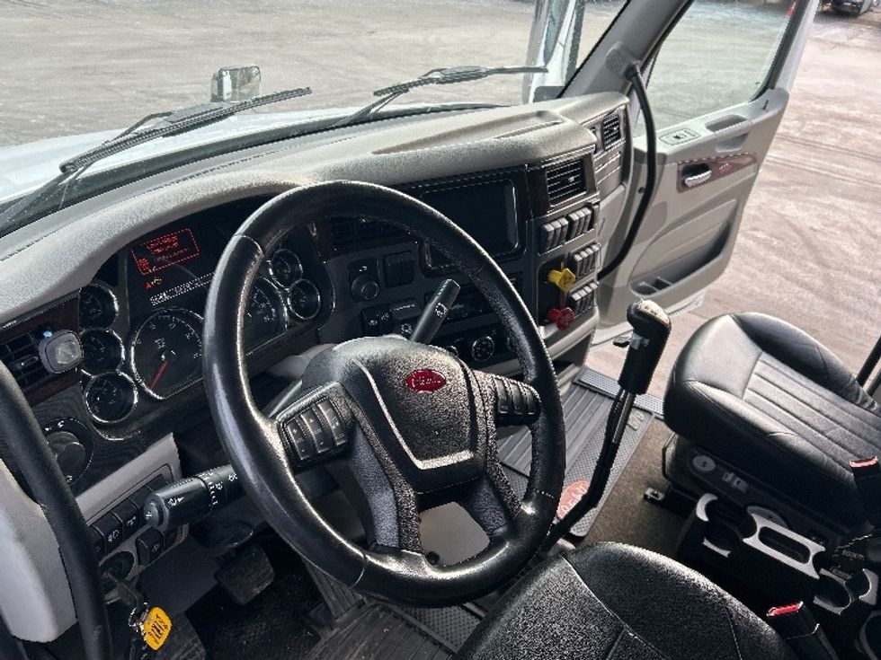Sleeper Tractor-Heavy Duty Tractors-Peterbilt-2020-579-Mount Pleasant-PA-170,727\n\t\tmiles-$ 70,000 - Image 10