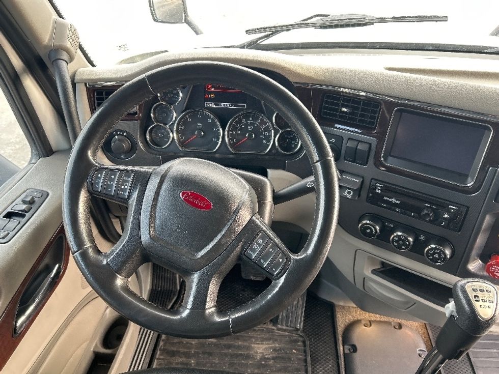 Sleeper Tractor-Heavy Duty Tractors-Peterbilt-2020-579-Mount Pleasant-PA-170,727\n\t\tmiles-$ 70,000 - Image 11