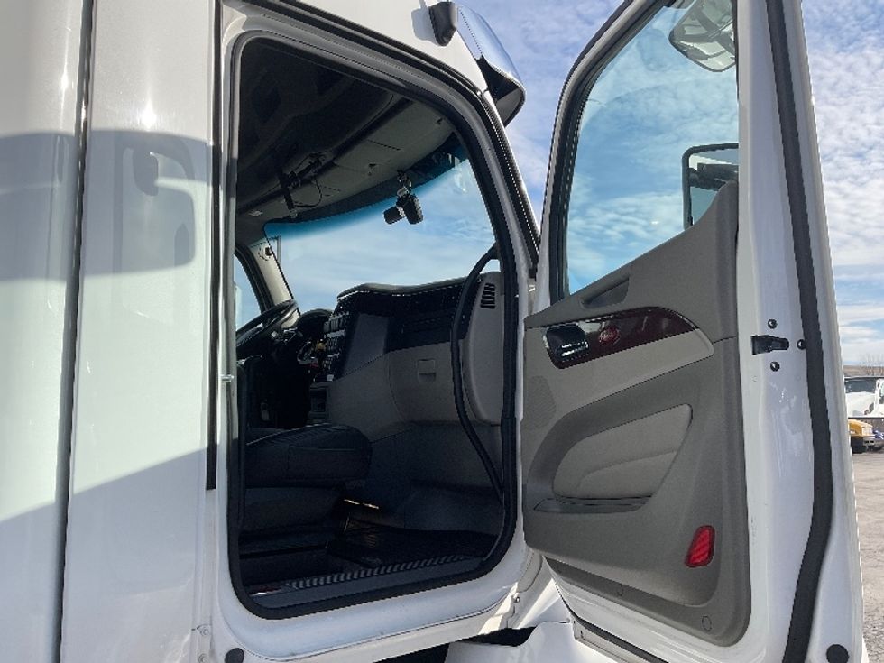 Sleeper Tractor-Heavy Duty Tractors-Peterbilt-2020-579-Mount Pleasant-PA-217,023\n\t\tmiles-$ 64,250 - Image 13