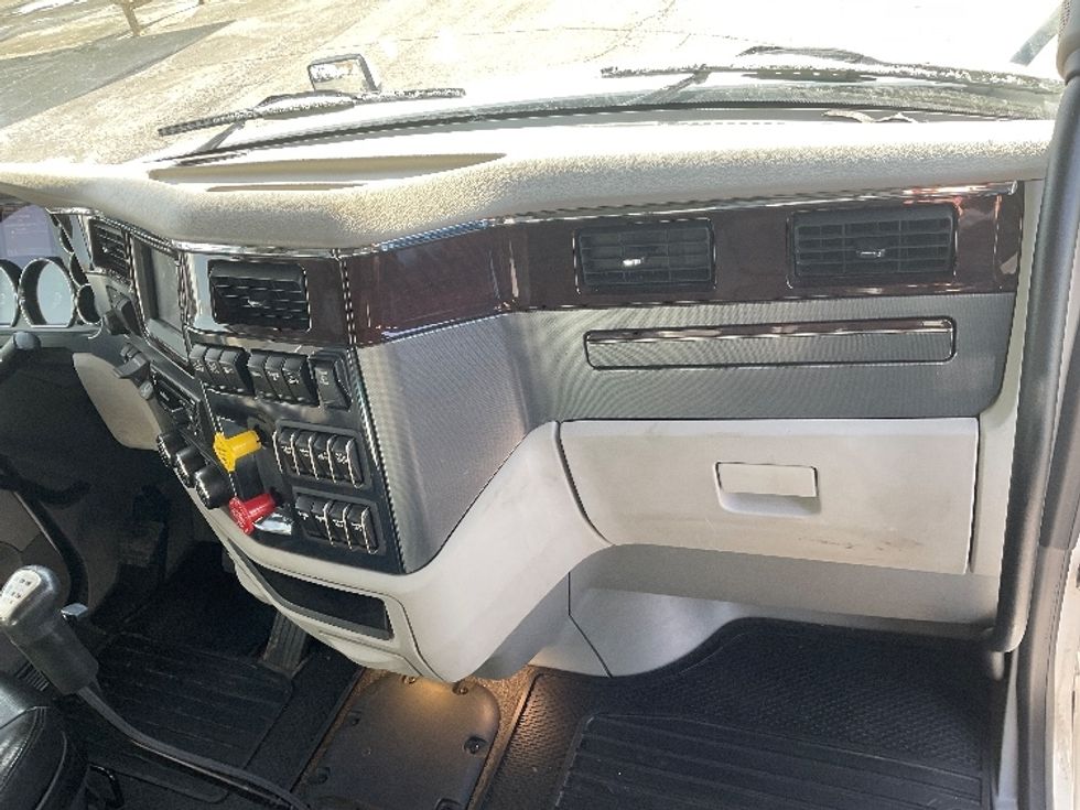 Sleeper Tractor-Heavy Duty Tractors-Peterbilt-2020-579-Mount Pleasant-PA-217,023\n\t\tmiles-$ 64,250 - Image 14