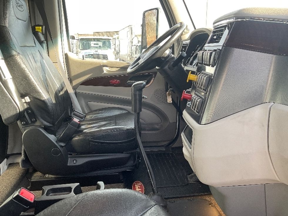 Sleeper Tractor-Heavy Duty Tractors-Peterbilt-2020-579-Mount Pleasant-PA-217,023\n\t\tmiles-$ 64,250 - Image 15